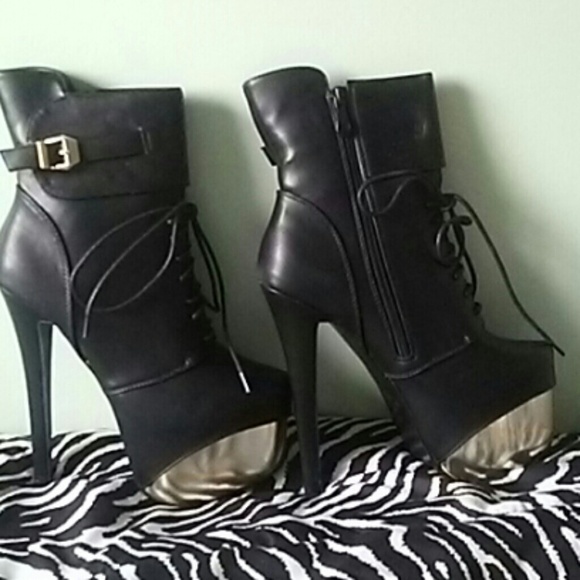 💰💰Eye Candie Platform Booties💰💰 - Picture 4 of 6